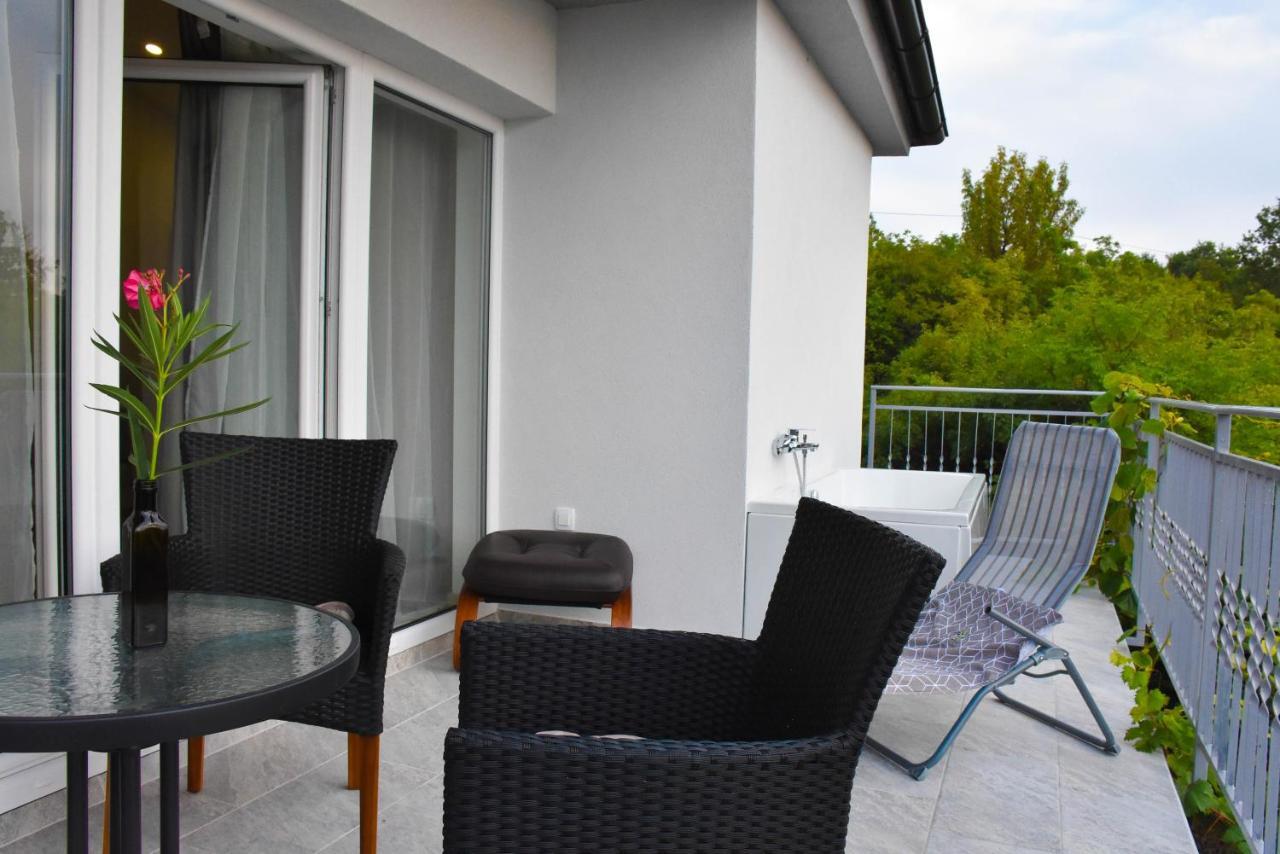 Apartma Med Oljkami - Порторож Экстерьер фото